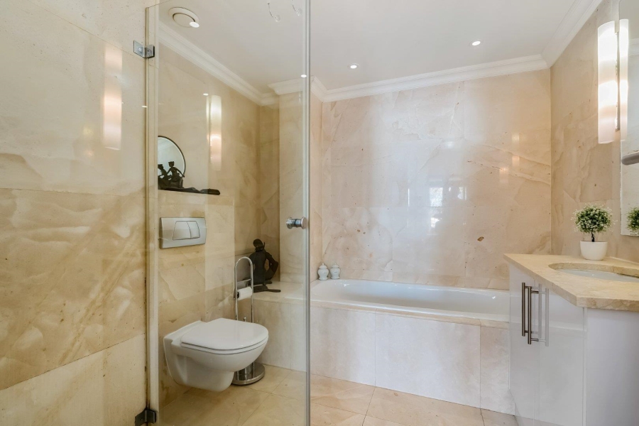 3 Bedroom Property for Sale in Sea Point Western Cape